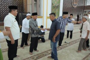BKM Masjid Agung H. Achmad Bakrie dan Bupati Asahan Salurkan Bantuan Kepada Anak Yatim dan Kaum Dhuafa