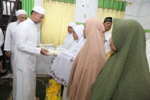 Wagub Sumut Musa Rajekshah Sholat Subuh di Masjid Asysyakirin Sei Tua