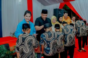 Bobby – Kahiyang Beserta Keluarga Buka Puasa Bersama Anak Yatim