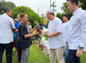 Tokoh Masyarakat Sumut HM Syaf Lubis Berbagi 1000 Paket Lebaran