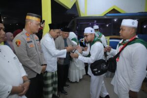 Bupati H.Surya Lepas Jamaah Calon Haji Kabupaten Asahan.