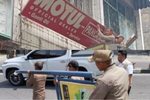 Bapenda Medan Tak Kompromi, Bongkar Reklame Liar