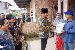 Menteri Hadi Tjahjanto dan Wali Kota Bobby Nasution Antar Serifikat Tanah ke Masyarakat