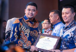 Rp.41 Miliar PBB Terkumpul, Bobby Beri Penghargaan