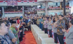 Bobby Nasution Dampingi Wakapolri Serahkan 5.000 Paket Sembako kepada Komunitas Masyarakat Sumut.