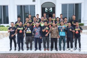 Bupati Asahan H. Surya Terima Petinju Berprestasi.