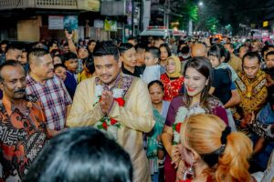 Bobby dan Kahiyang Hadiri Perayaan Deepavali Bersama Ribuan Umat Hindu.