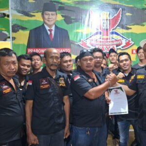 Disaksikan Ketua Dewan Pembina Ferdy Sembiring, DPC GRIB Jaya Medan Serahkan Surat Mandat 24 PAC.