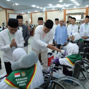 Pj Gubernur Sumut Bersama Bupati Asahan Lepas Jamaah Calon Haji Kloter I.