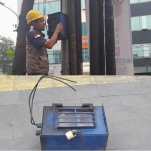 Tertibkan Parkir Liar,PLN Cabut Meteran Listrik Pedagang Martabak di Jalan Gajah Mada.