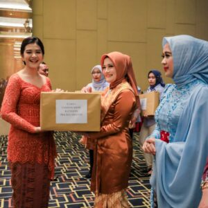Fashion Show Kebaya Nasional Kader PKK Medan Warnai Peringatan Hari Kartini