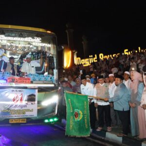 Ribuan Masyarakat Padati Pelepasan 220 Calhaj Tapsel Menuju Asrama Haji Medan.