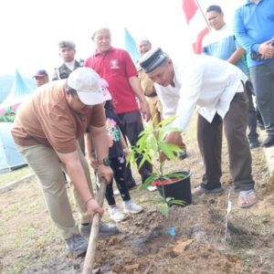 Bupati Dolly Ajak Masyarakat Selalu Menjaga Kelestarian Lingkungan.