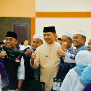 Pj. Bupati Batu Bara Sambut Kedatangan Jemaah Haji dengan Haru