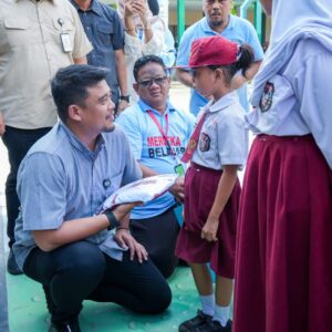 40.000 Siswa SD-SMP Kota Medan Dapat Bantuan Seragam & Perlengkapan Sekolah.