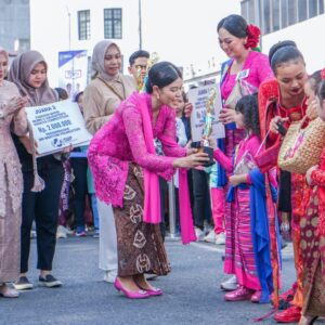 Parade Kebaya Nusantara di Medan Meriah,Kahiyang Beri Apresiasi.