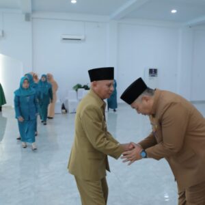Bupati Asahan Surya Angkat Zainal Arifin Sinaga Sebagai Pj Sekda Asahan.