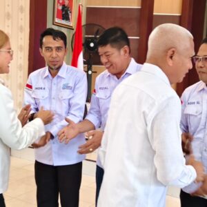 Disaksikan Bupati Surya, Indra Sikoembang Dilantik Jadi Ketua SMSI Astab.