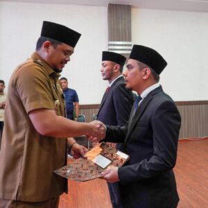 2 Direksi PUD Pembangunan Dilantik, Ini Pesan Bobby Nasution.