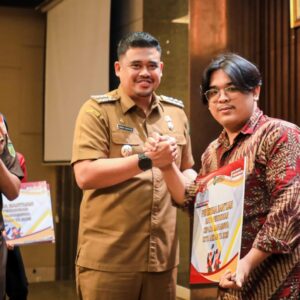 Bobby Beri Perhatian Terhadap Kelangsungan Pendidikan Masyarakat.