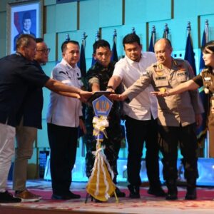 Pj Gubernur Sumut Agus Fatoni Serahkan DIPA dan TKD Tahun Anggaran 2025.