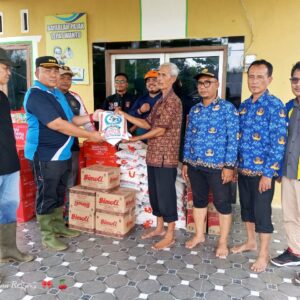 Pemkab Asahan Salurkan Bantuan Kepada Masyarakat Korban Banjir Desa Sei Dua Hulu.
