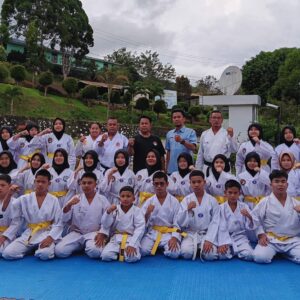 Pesantren Darul Mursyid Gelar Latihan Ekskul Karate Bersama SHOKAIDO.