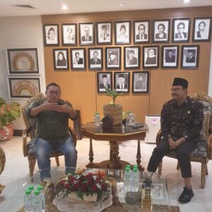 Ketua Umum SMSI Temui Mensos Bahas Sinergi dalam Peringatan HPN 2025.