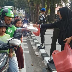 Jumat Berkah Denpom I/5 Medan, Sentuhan Kasih di Jalan Letjen Suprapto