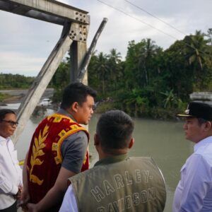 Bobby Nasution Janji Bangun Jembatan Ambruk di Nias Barat