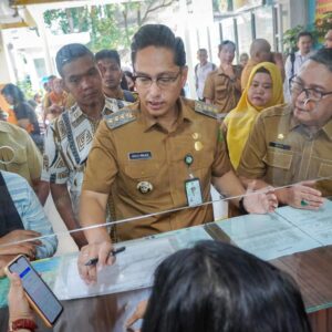 Rico Waas Sidak Dukcapil,Blanko KTP Ditambah.Masyarakat Diberi Pendampingan