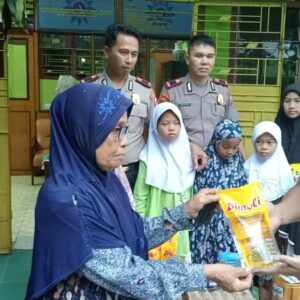 Serdik Sespimma Polri Angkatan 73 Bagikan Sembako ke Panti Asuhan dan Warga Kurang Mampu