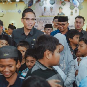 Rico Waas Belanja Pakaian Lebaran Bersama 400 Anak Yatim Dhuafa