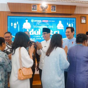 Warga Medan Antusias, Hadiri Open House Idulfitri Rico Waas