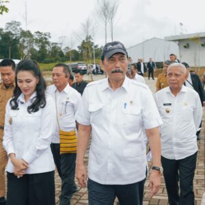 Ketua DEN Luhut Pandjaitan Bersama Wagub Surya Tinjau Taman Sains dan Teknologi Herbal dan Hortikultura
