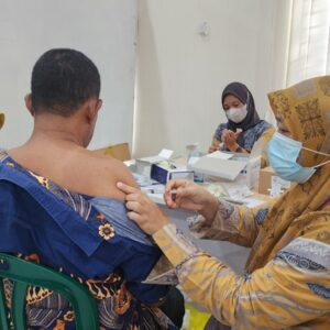 Calon Jamaah Haji Batu Bara Jalani Vaksinasi