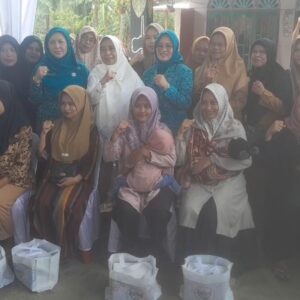 Wakil Ketua Posyandu Sumut Hj.Titiek Sugiarti Surya Kunjungi Posyandu Melati Desa Tanah Rendah