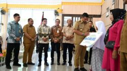 Bobby Nasution Serahkan 1.600 Asuransi Nelayan