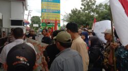Puluhan Masyarakat Nagori Banjar Hulu Unras di Kejari Simalungun, “Tangkap Pangulu”