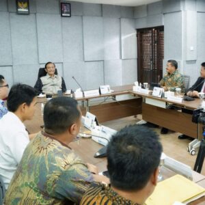 Sekdaprov Togap Simangunsong Bahas KEK Danau Toba dengan Luhut Pandjaitan