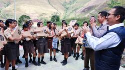INALUM Komitmen Terhadap Kemajuan Pendidikan, Salurkan 16 Laptop untuk SMP Negeri 2 Harian Samosir