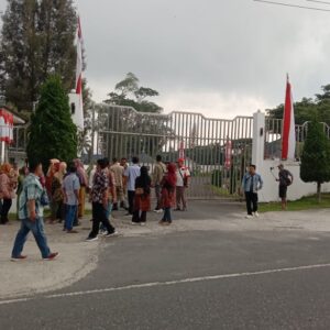 Bupati Fasilitasi Pangulu dan Maujana Purwodadi Berdamai. Puluhan Warga Datangi Kediaman Bupati