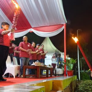 INALUM Gelar Pawai Obor, Ribuan Warga Meriahkan HUT RI Ke-80