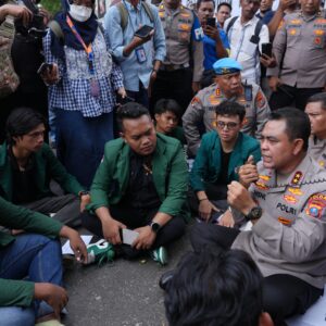 Kapolda Sumut Rangkul Mahasiswa BEM USU, Aspirasi Disampaikan dengan Damai