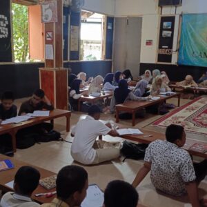 Santri Pesantren Darul Mursyid Ikuti English Camp di Harau Valley