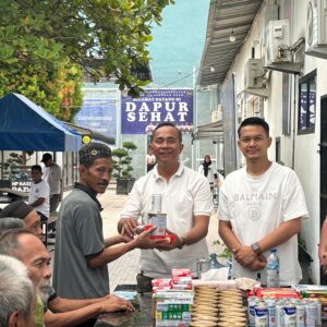 Peduli Kesehatan Lansia, Lapas Labuhan Ruku Bagikan Susu dan Perlengkapan Mandi