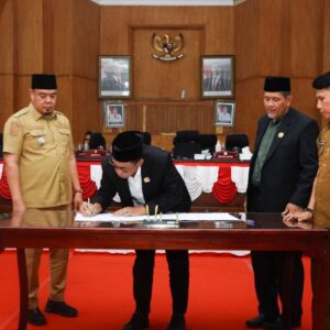 Pemkab dan DPRD Tandatangani Nota Kesepakatan KUPA PPAS P-APBD 2025