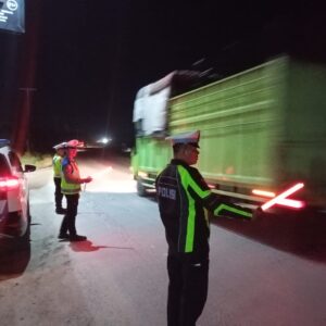 Patroli Blue Light Satlantas Polres Batu Bara Jaga Keamanan di Titik Rawan Malam Hari