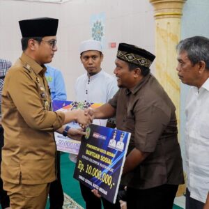 Rico Waas Safari Ashar, Bantu Makmurkan Masjid