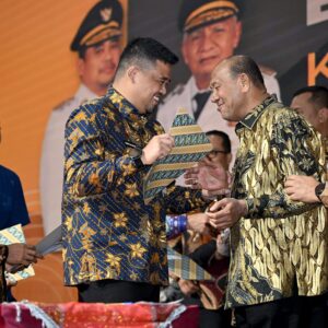 Bobby Nasution Serahkan DBH Kabupaten/Kota Rp.601 M